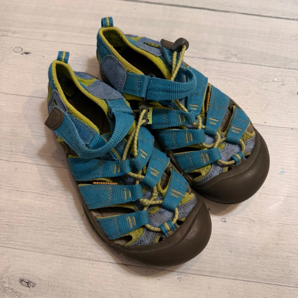 Keen kids Newport H2 water hiking sandals shoes size 2